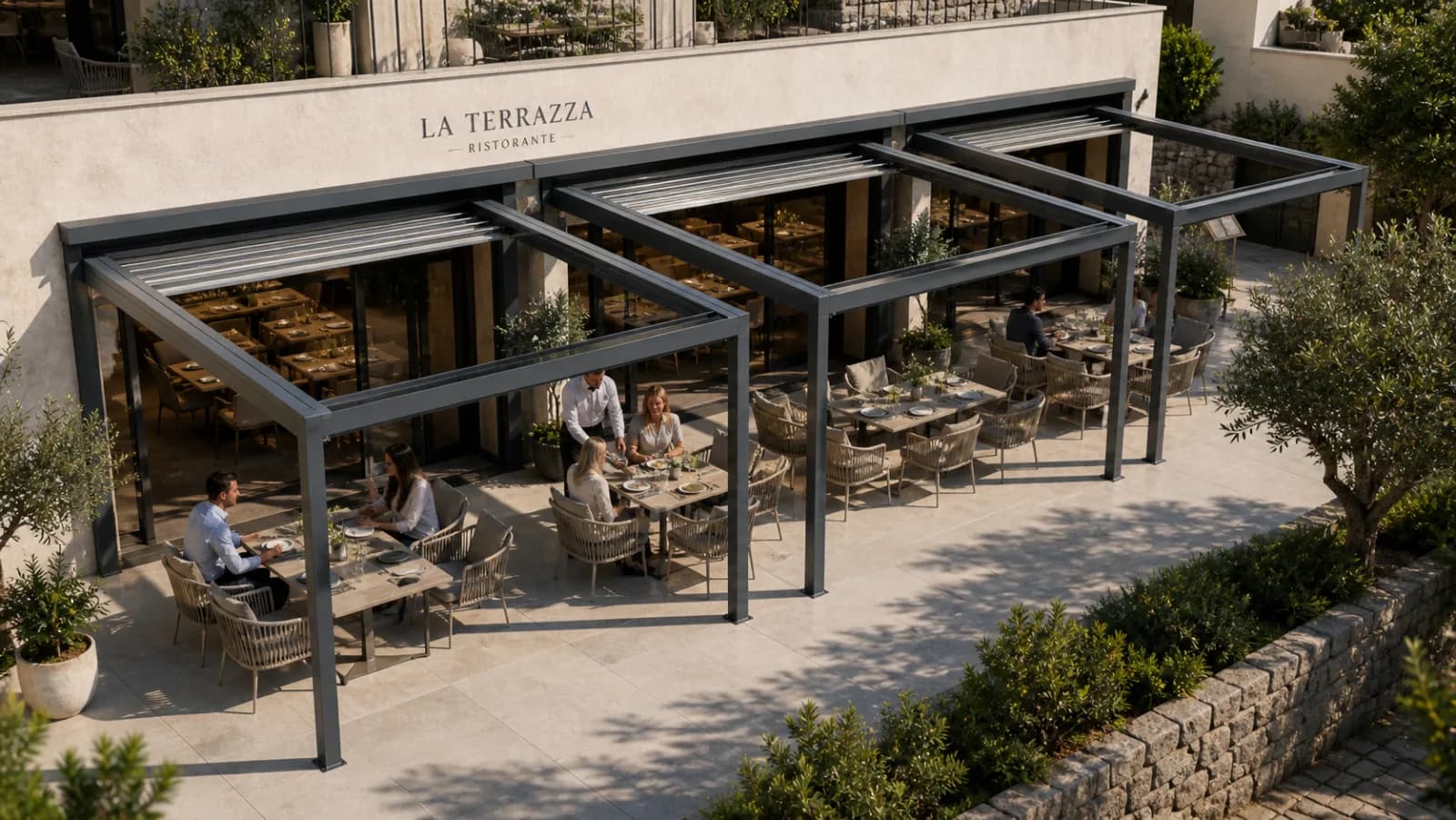 Luxa Aperio 800 pergola rétractable au restaurant terrace — structure aluminium multi-modules au-dessus de la terrasse extérieure